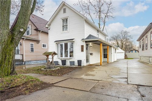 105 E Felton St, North Tonawanda, NY, 14120-2607 | Card Image