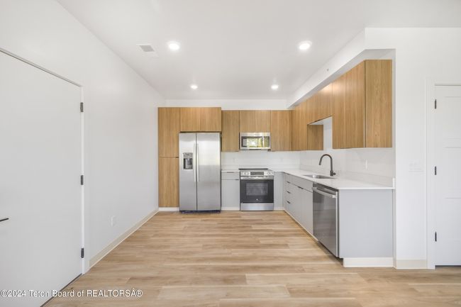 F204 - 201 E Ross Ave Avenue, Condo with 2 bedrooms, 2 bathrooms and null parking in Driggs ID | Image 6