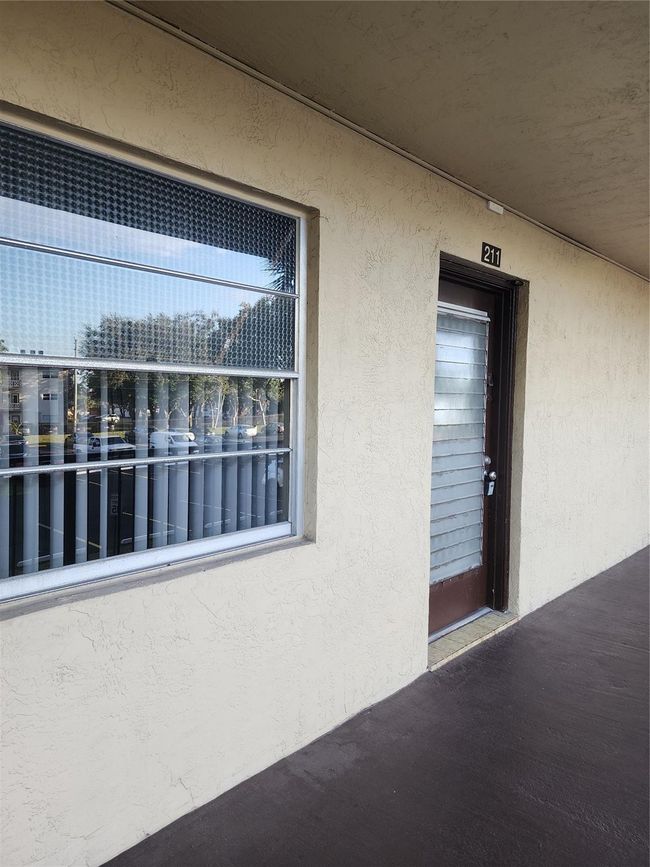 APT-211 - 3341 Nw 47 Th Ter, Condo with 1 bedrooms, 2 bathrooms and null parking in Lauderdale Lakes FL | Image 13