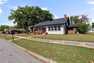 1101 E 9th Street, Home with 4 bedrooms, 2 bathrooms and null parking in Okmulgee OK | Image 2