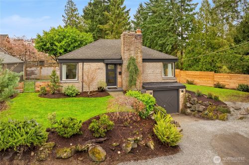 3911 Sw Forest Street, Seattle, WA, 98116 | Card Image