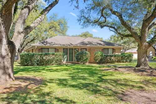 502 Dan St, East Bernard, TX, 77435-7464 | Card Image