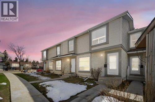 104 Deer Ridge Lane Se, Calgary, AB, T2J6N4 | Card Image
