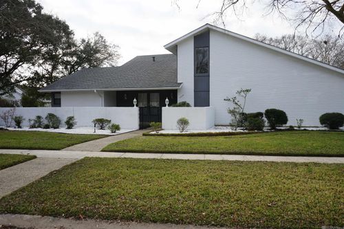 12426 Lake Sherwood Ave N, Baton Rouge, LA, 70816-4351 | Card Image