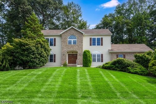 94 Forest Way, Morris Plains, NJ, 07950-3276 | Card Image