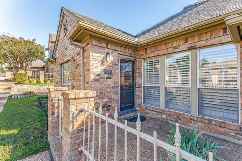 1218 Wooded Trl, Hurst, TX, 76053-3702 | Card Image