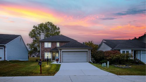 1612 Stonecrest Dr, Rochester Hills, MI, 48307-3471 | Card Image