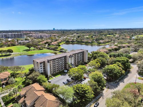 104-3300 W Rolling Hills Cir, Davie, FL, 33328-1968 | Card Image