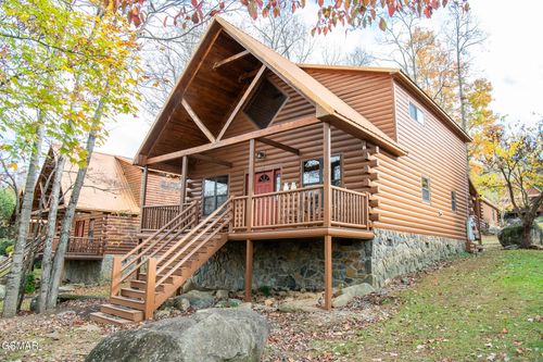 167 White Oak Way, Gatlinburg, TN, 37738-6256 | Card Image