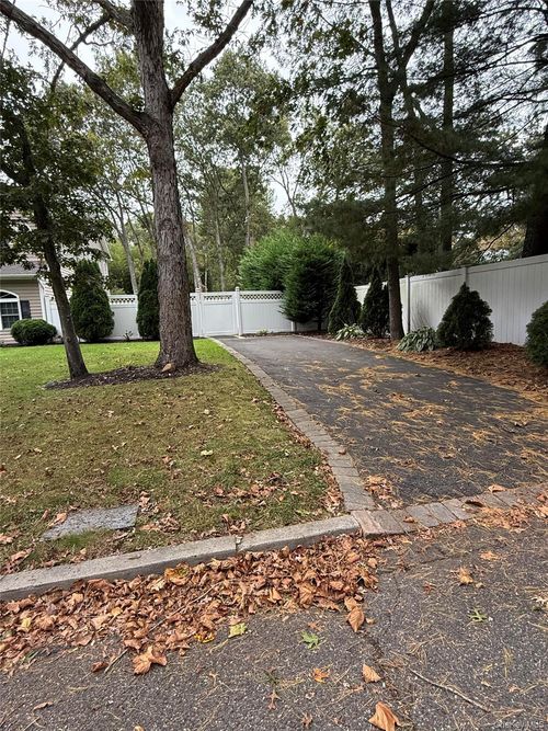 38 Chelsea Dr, Mount Sinai, NY, 11766-2706 | Card Image