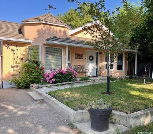 118 Cedar Ave, Eastend, SK, S0N0T0 | Card Image