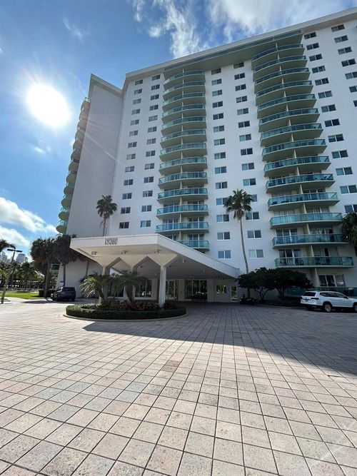 615-19380 Collins Ave, Sunny Isles Beach, FL, 33160-2239 | Card Image