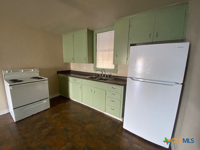 613 S Laurel Ave, House other with 1 bedrooms, 1 bathrooms and null parking in Luling TX | Image 6
