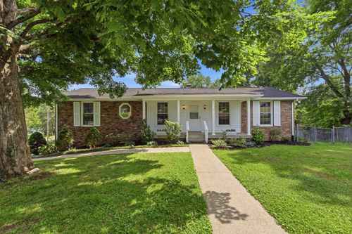 135 Gatone Dr, Hendersonville, TN, 37075-4943 | Card Image