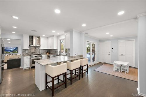 180 Pilgrim Ave, Birmingham, MI, 48009-1209 | Card Image