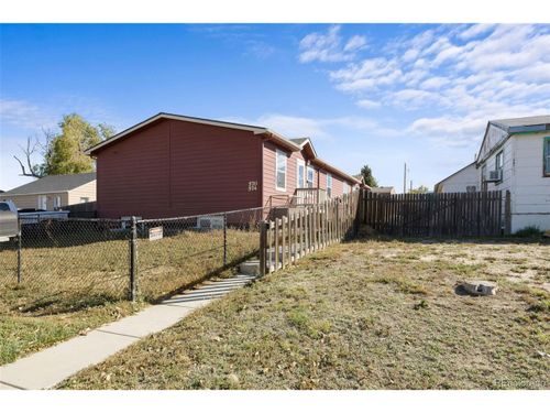 574 4th St, Bennett, CO, 80102-8114 | Card Image