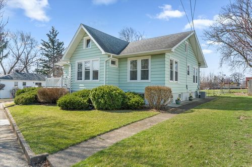 140 S Oriole Trl, Crystal Lake, IL, 60014-5823 | Card Image