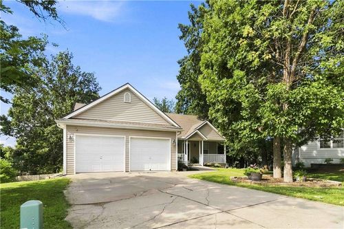 16915 E 41st Ter S, Independence, MO, 64055-6829 | Card Image