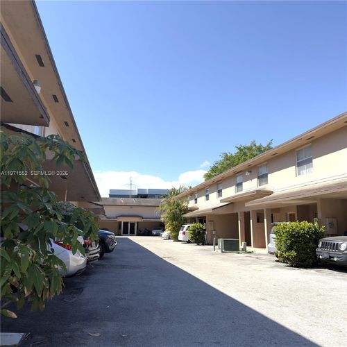 iii314-451 Ne 136th St, North Miami, FL, 33161-3774 | Card Image