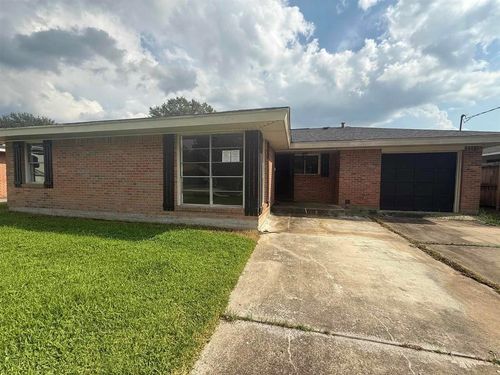 701 Sherrill St, West Orange, TX, 77630-6872 | Card Image