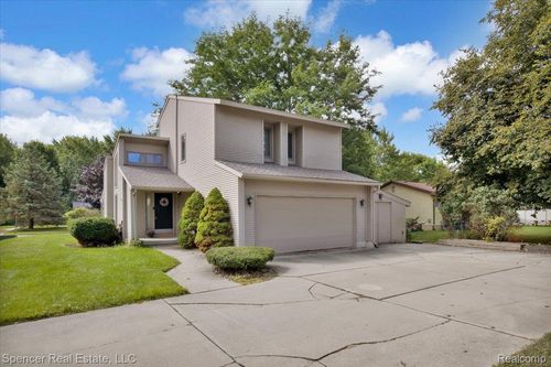 734 Locust Dr, Davison, MI, 48423-1955 | Card Image