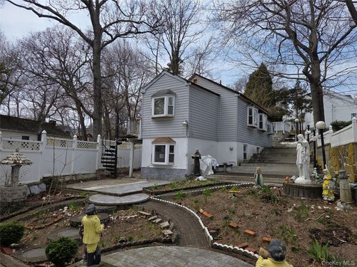 12 Dogwood Rd, Wading River, NY, 11792-1313 | Card Image