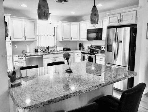 737 Se 22nd Dr, Homestead, FL, 33033-5209 | Card Image