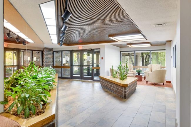 Main floor lobby with elevator access | Image 4