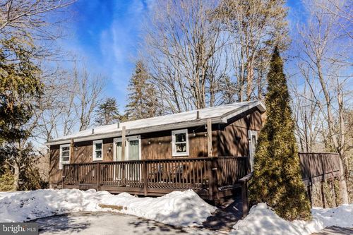 110 Tower Cir, BERKELEY SPRINGS, WV, 25411-4847 | Card Image