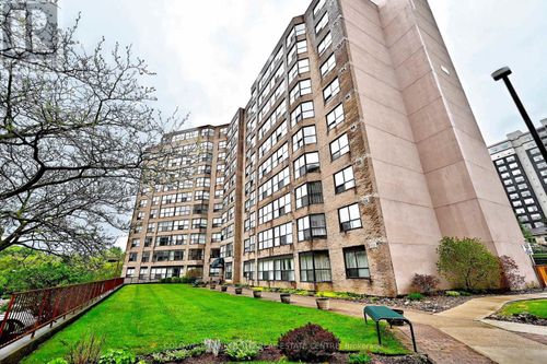 208-250 Davis Dr, Newmarket, ON, L3Y7T7 | Card Image