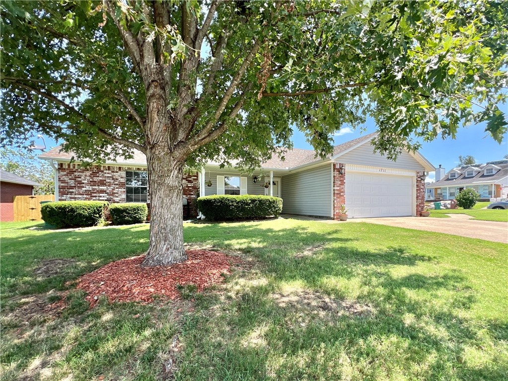 Beth Dr, Rogers, AR 72758