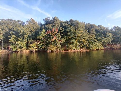 190 Point View Ct, Denton, NC, 27239-7290 | Card Image