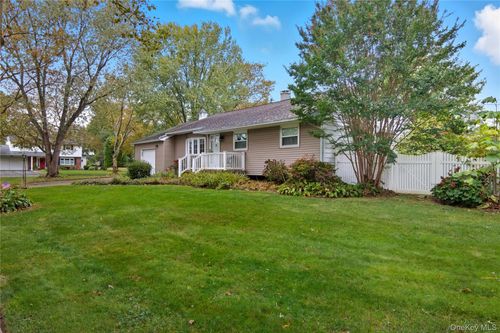 1 Bruce Ln, East Northport, NY, 11731-2701 | Card Image