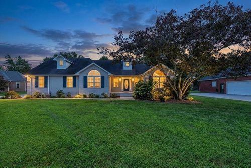 378 Crimson Dr, Winchester, TN, 37398-6415 | Card Image