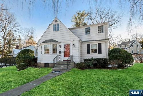 524 N Monroe St, Ridgewood, NJ, 07450-1413 | Card Image