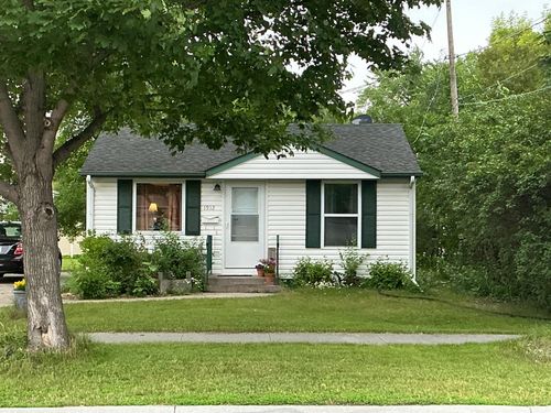 1912 N 6th Avenue N, Moorhead, MN, 56560 | Card Image
