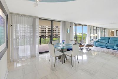 8B - 2843 S Bayshore Dr, Condo with 2 bedrooms, 2 bathrooms and null parking in Coconut Grove FL | Image 3