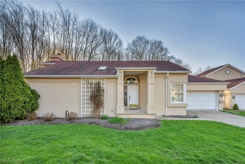 425 Armante Ct, Akron, OH, 44313-5916 | Card Image