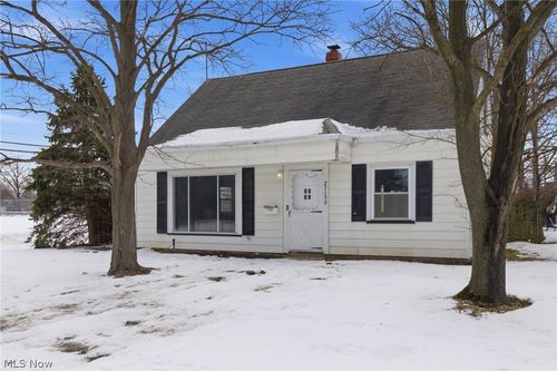 27190 Zeman Ave, Euclid, OH, 44132-2059 | Card Image