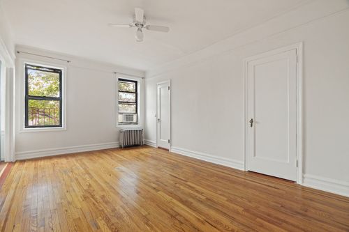 3m-44-14 Newtown Rd, Astoria, NY, 11103-2228 | Card Image
