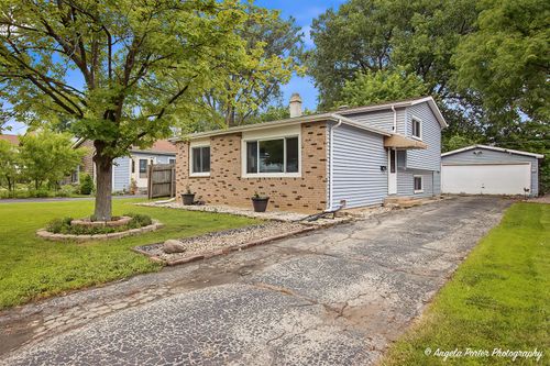 122 Hickory St, Mundelein, IL, 60060-2932 | Card Image