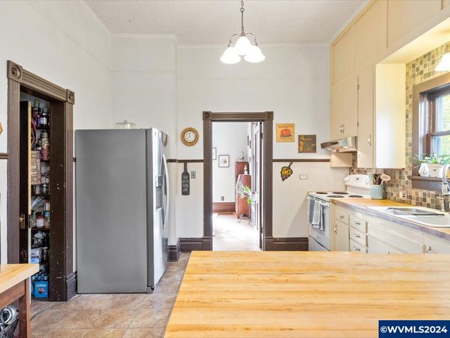 1006 Pine St, House other with 4 bedrooms, 2 bathrooms and null parking in Silverton OR | Image 17