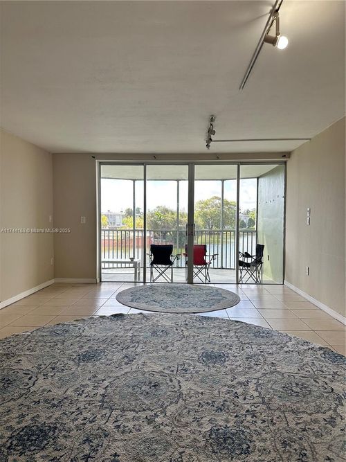 4-1750 Ne 191st St, Miami, FL, 33179-4284 | Card Image