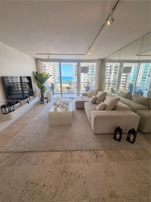 9b-5700 Collins Ave, Miami Beach, FL, 33140-2311 | Card Image