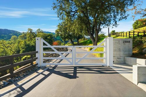 21888 Blue Oaks Pl, Los Altos Hills, CA, 94022-4394 | Card Image