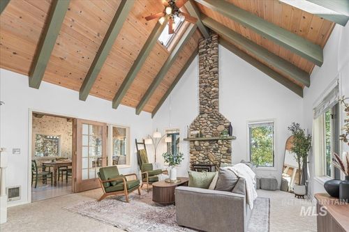 9734 Moore Dr, Cascade, ID, 83611-5509 | Card Image