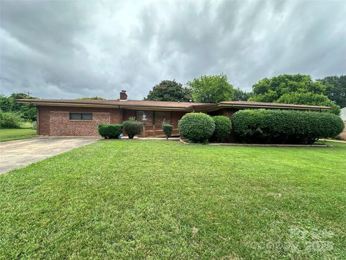2128 Senior Dr, Charlotte, NC, 28216-4302 | Card Image