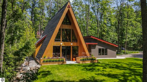 5277 Tyrol Ln, Harbor Springs, MI, 49740-9540 | Card Image