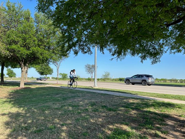 Lots of area trails and sidewalks throughout the subdivision. | Image 18