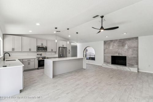 7478 Dundee Way, WEEKI WACHEE, FL, 34613-7427 | Card Image